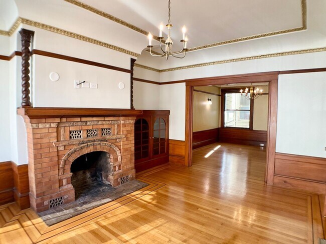 Building Photo - LARGE 2BR w/ Dining Room. PARKING AVAIL.! DISHWASHER! W/D IN-UNIT