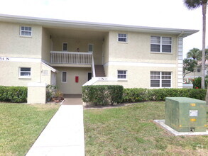 Building Photo - 1554 SE Royal Green Cir
