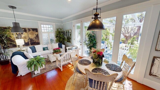 Building Photo - A Timeless Coronado Beach Cottage
