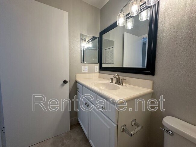 Building Photo - 13959 Timberland Dr