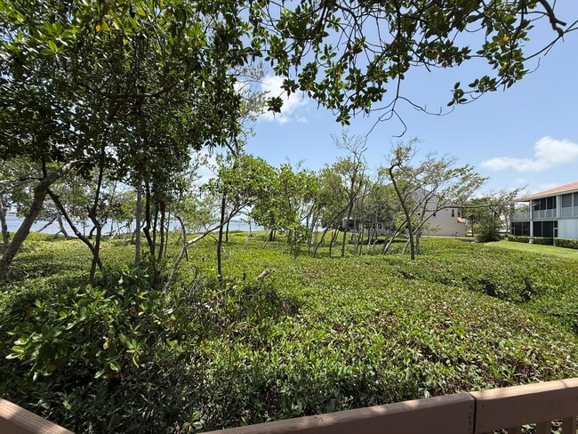 Building Photo - 225 N Lakeshore Dr