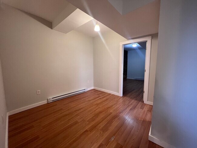 Building Photo - 7 Sherborn Ct