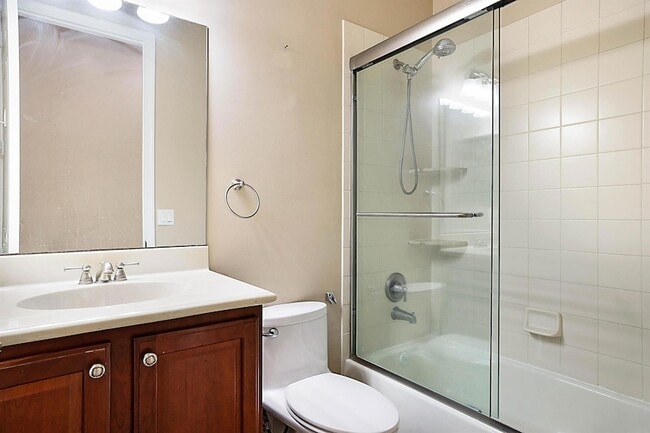 Building Photo - 748 Cresta Cir