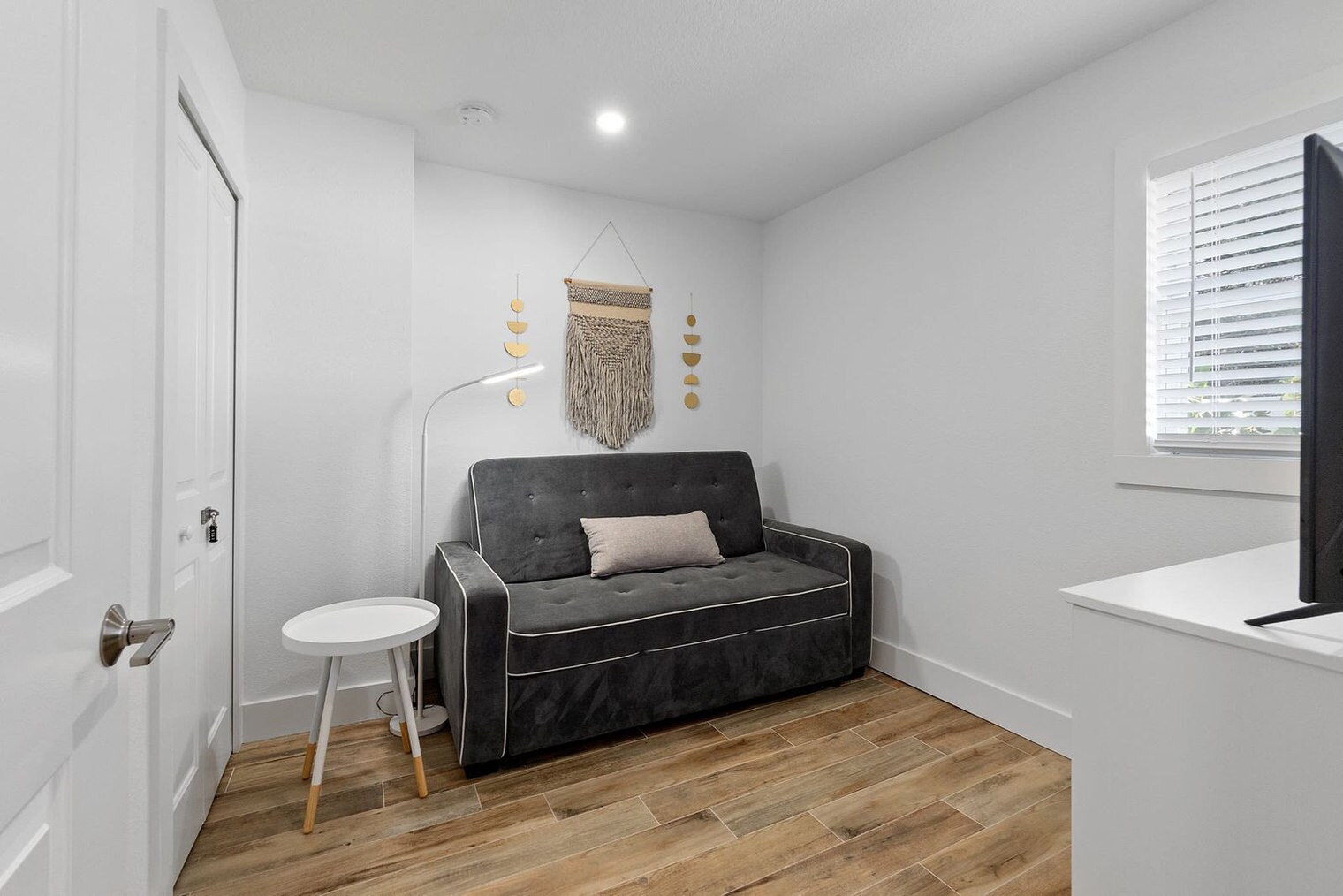 Building Photo - 106 11th St