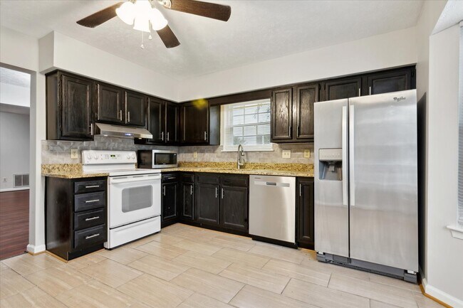 Great eat in kitchen features granite countertops, tons of cabinet space, and a pantry! - 1644 Skiffes Creek Cir