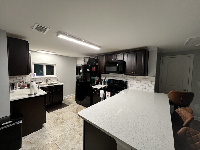 Building Photo - 719 Cypress Dr