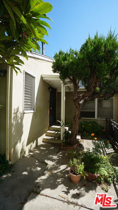 Building Photo - 1834 Sawtelle Blvd