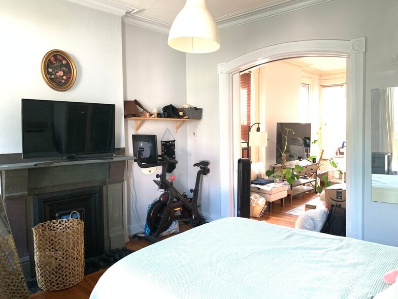 Bedroom looking back to the living room - 22 Lyon St