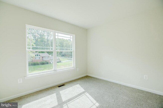 Building Photo - Sought After Aquia Harbour