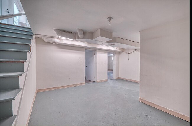 Building Photo - 1139 Miller Ave