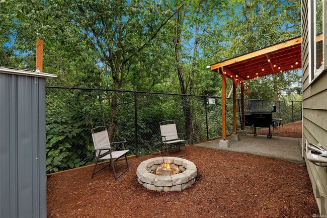 Building Photo - House for RENT:  Lynnwood/Brier 3 br - 2.5 bath  Dogs OK