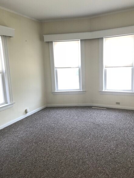 Building Photo - 39 Cook St