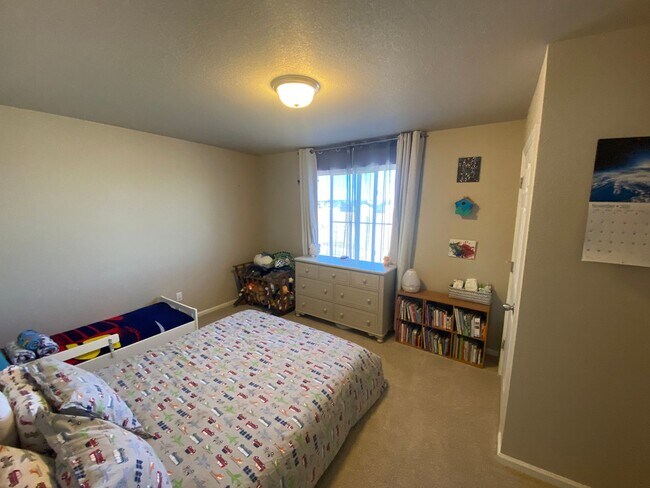 Building Photo - 4 Bed 4 Bathroom Home in Banning Lewis With Fished Basement!!