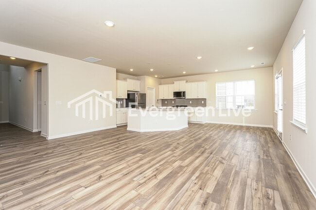 Building Photo - 5585 Hydrangea St