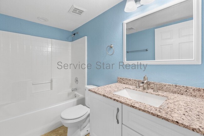 Building Photo - 220 N 22nd Pl