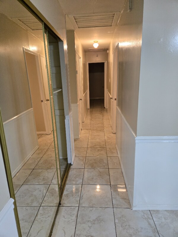 Building Photo - 428 Holy Cross Pl