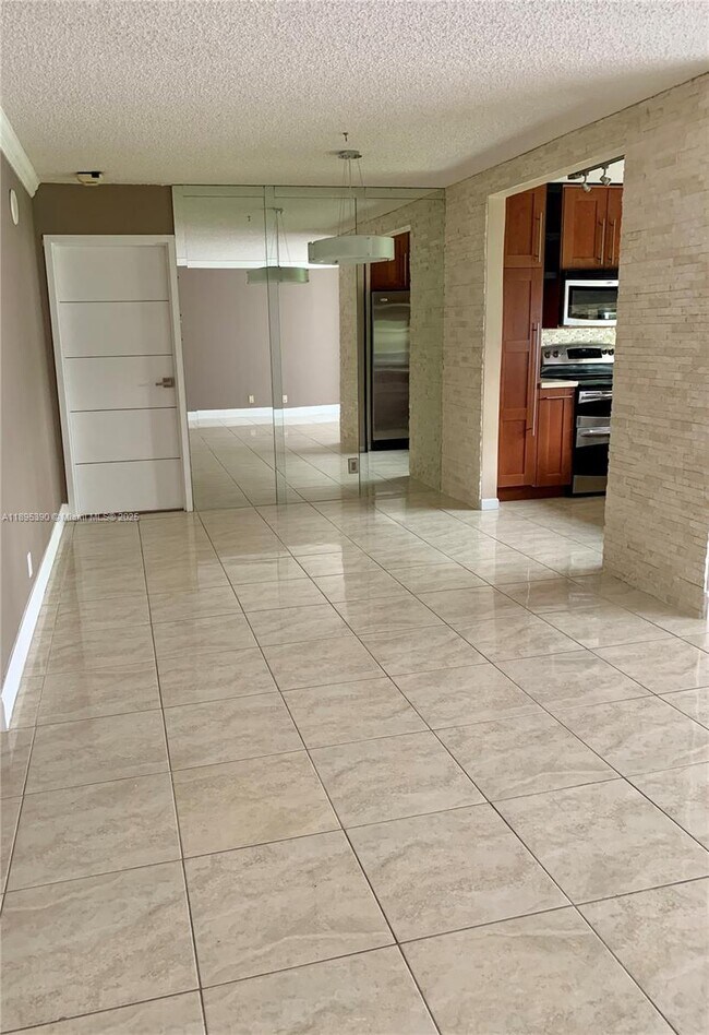 Building Photo - 16919 N Bay Rd