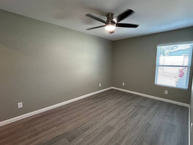 Building Photo - 1 Bed/1 Bath Newly Renovated