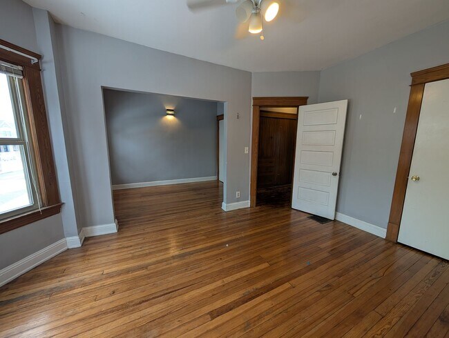 Building Photo - 5807-5807 Franklin Blvd