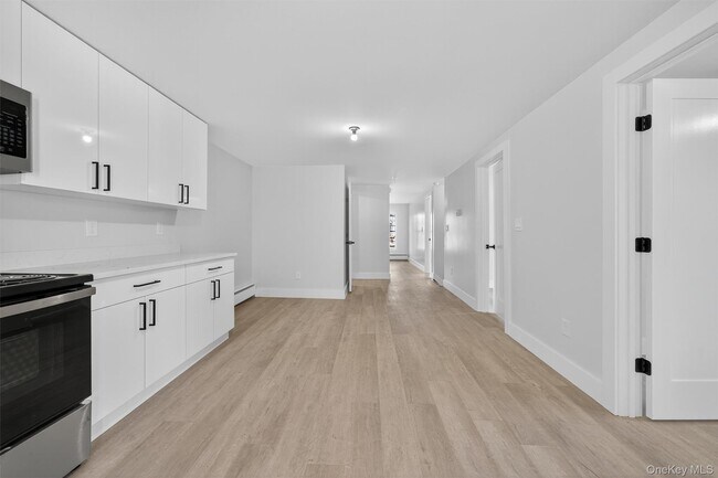 Building Photo - 12 N Church St