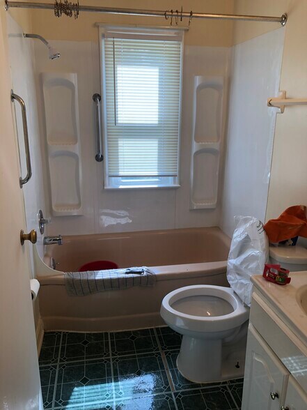 Building Photo - 2889 Bellwood Ave