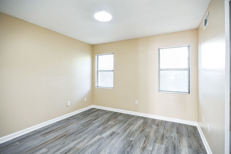 Building Photo - 301 Abbey Cir