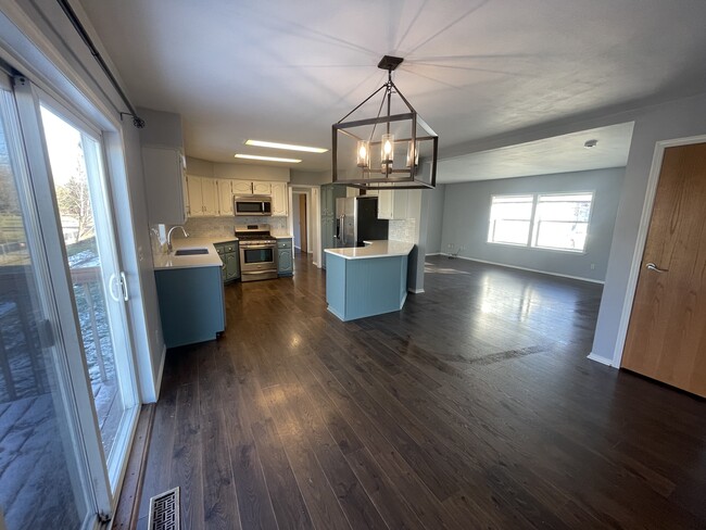 Dinning Room - 502 SE Aster Ct