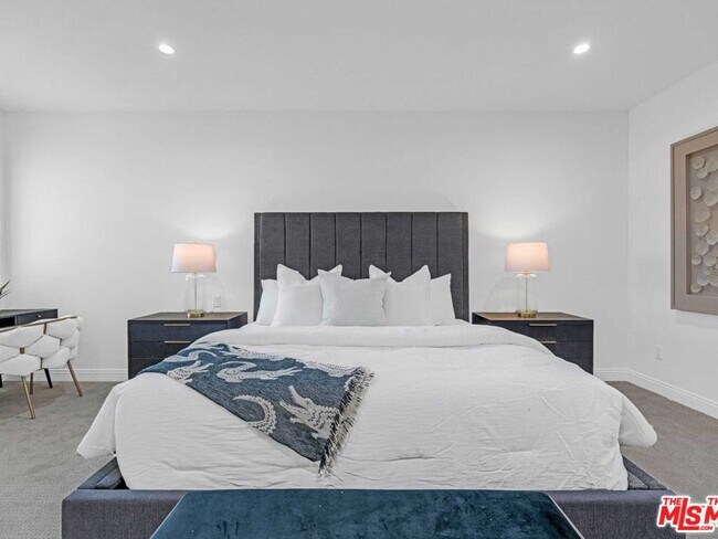 Building Photo - 143 N Arnaz Dr