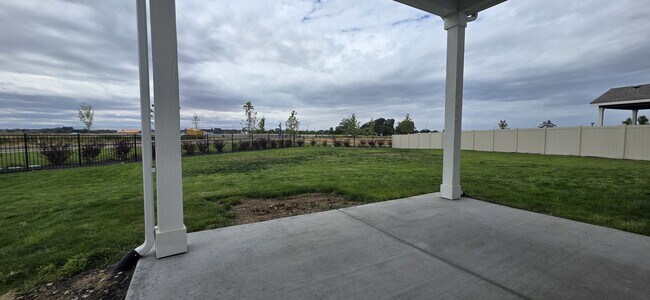 Building Photo - 5435 E Victoria Fls Dr