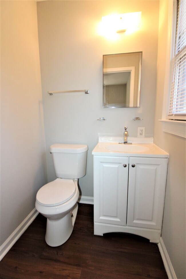 Building Photo - Move-In Ready Ranch Minutes from Plaza Midwood, NoDa & Uptown