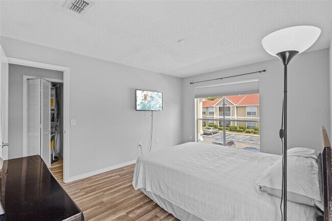 Building Photo - 9481 Highland Oak Dr