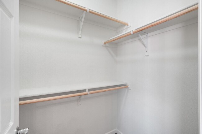 Building Photo - 224 Valle Alto Dr NE