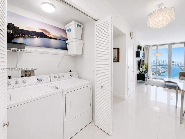 Building Photo - 2600 E Hallandale Beach Blvd