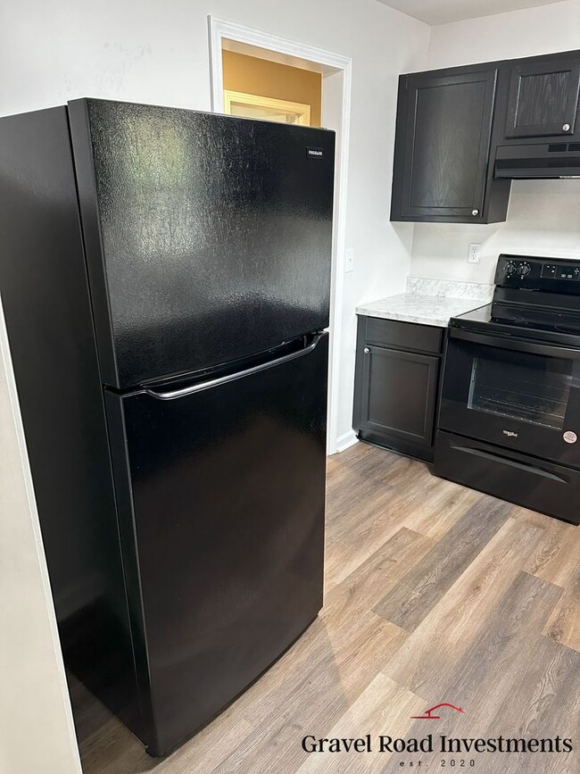 Building Photo - Beautifully Remodeled 3-Bedroom, 1-Bathroom House with Fenced Backyard