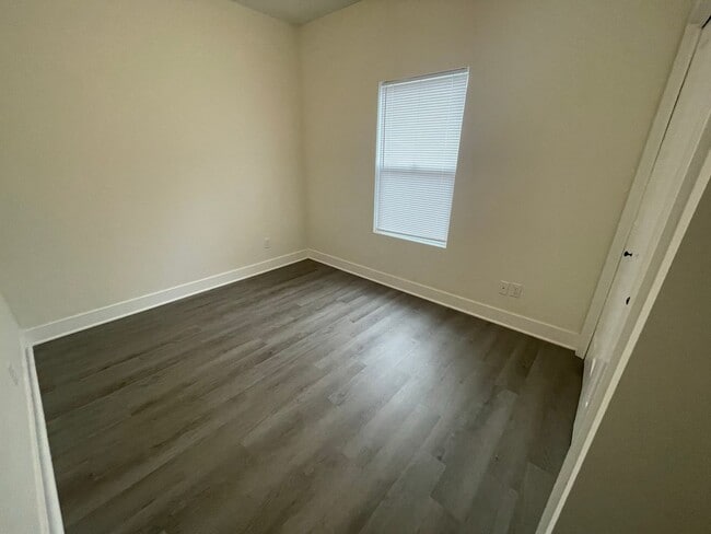 Building Photo - 11613/15 Harry