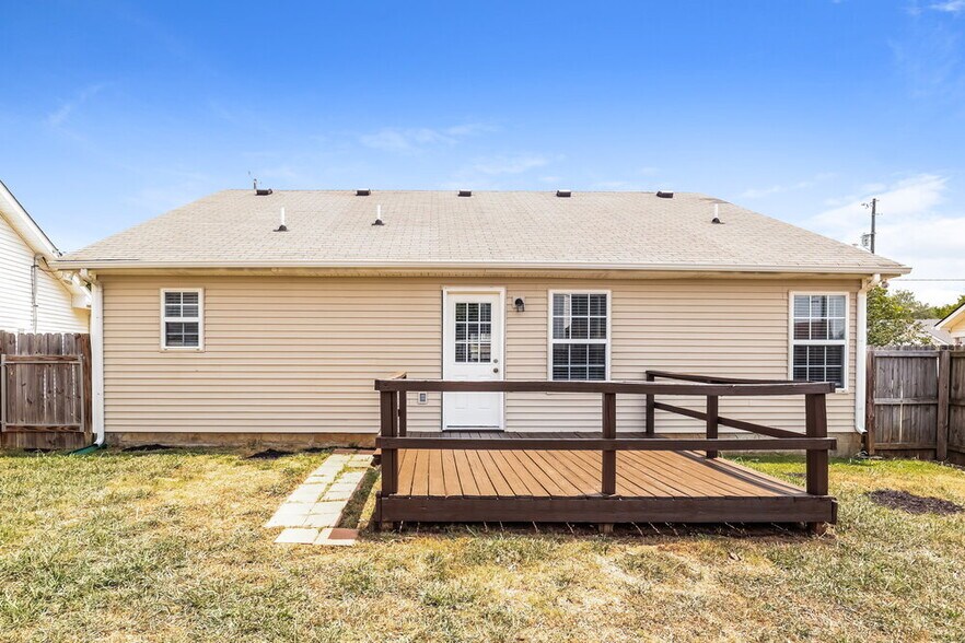 Building Photo - 1225 Eastwoods Dr