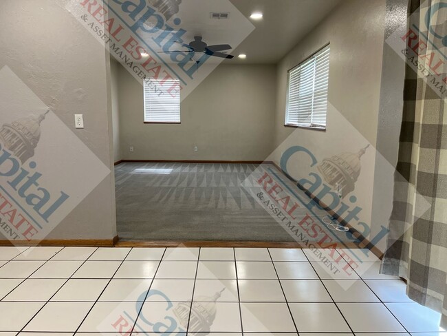 Building Photo - Charming 3 Bedroom