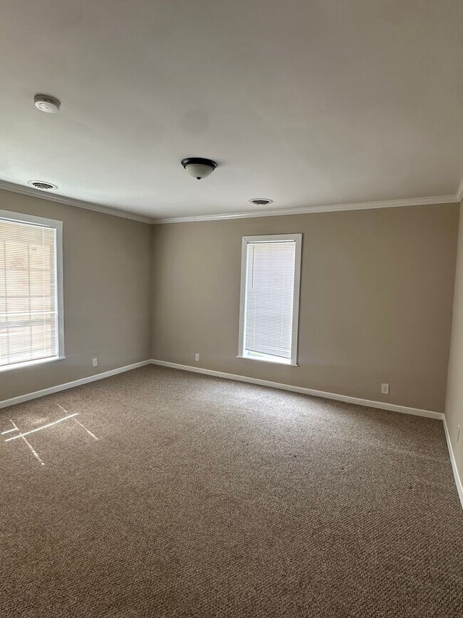 Building Photo - 1008 Speight St