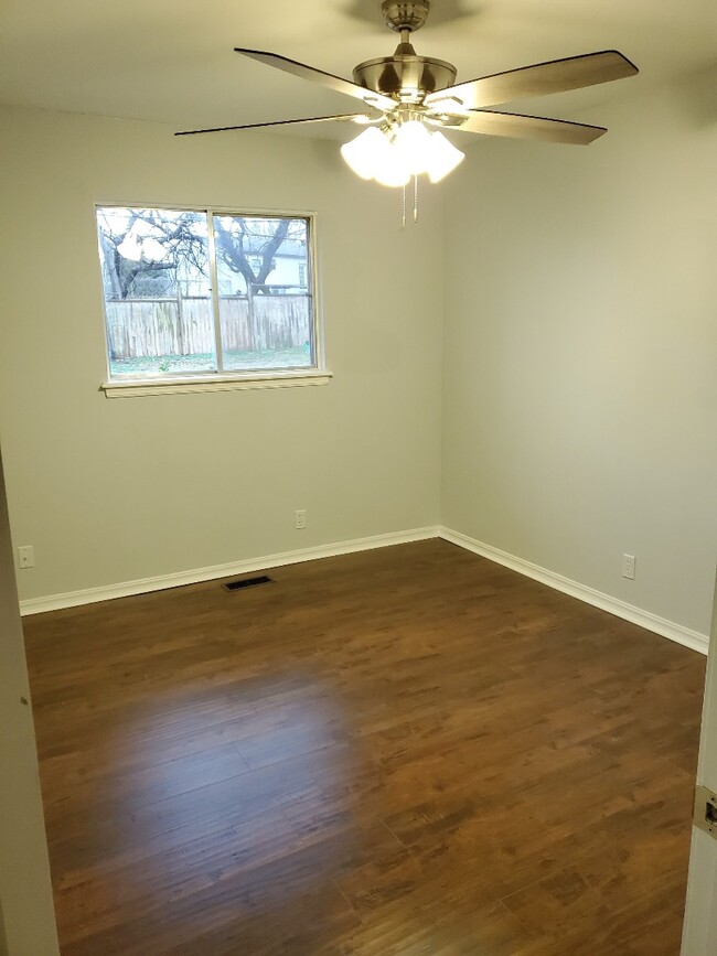 Building Photo - 700 N Woodland Dr
