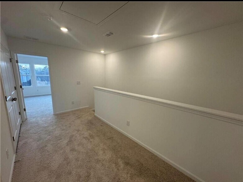 Building Photo - 5536 Highland St