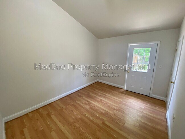 Building Photo - 806 Weedon St