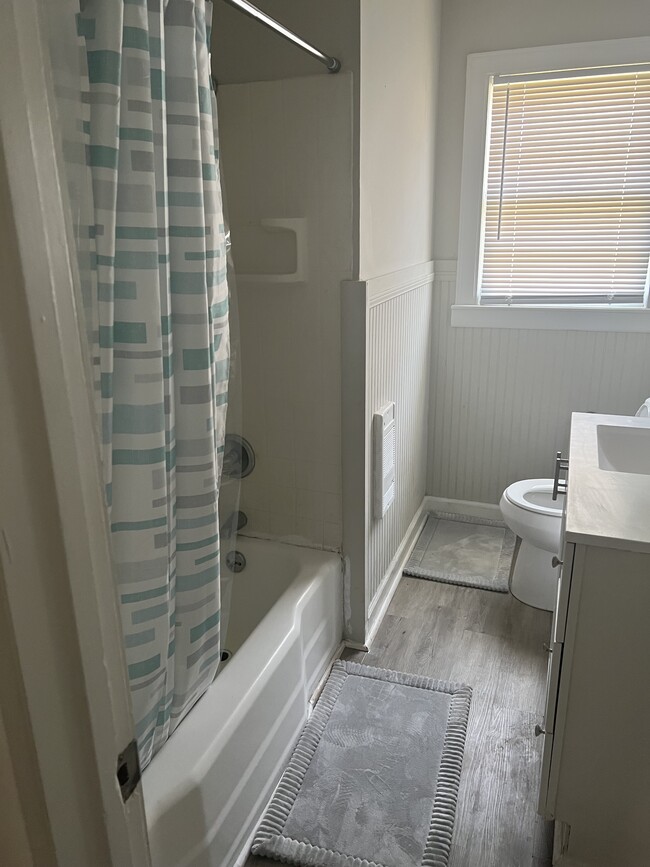 Building Photo - 813 N Lee St