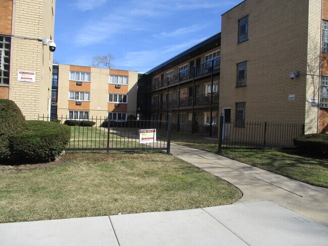 Building Photo - 9739 S Charles St