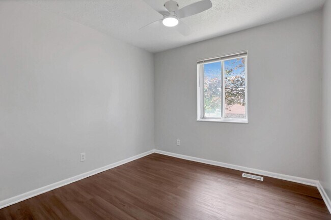 Building Photo - 3150 Vauxhall Dr