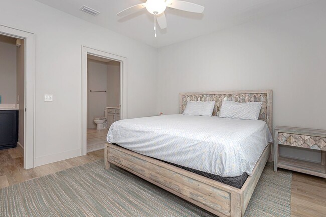 Building Photo - Fully furnished luxurious waterfront condo at The Inlet!