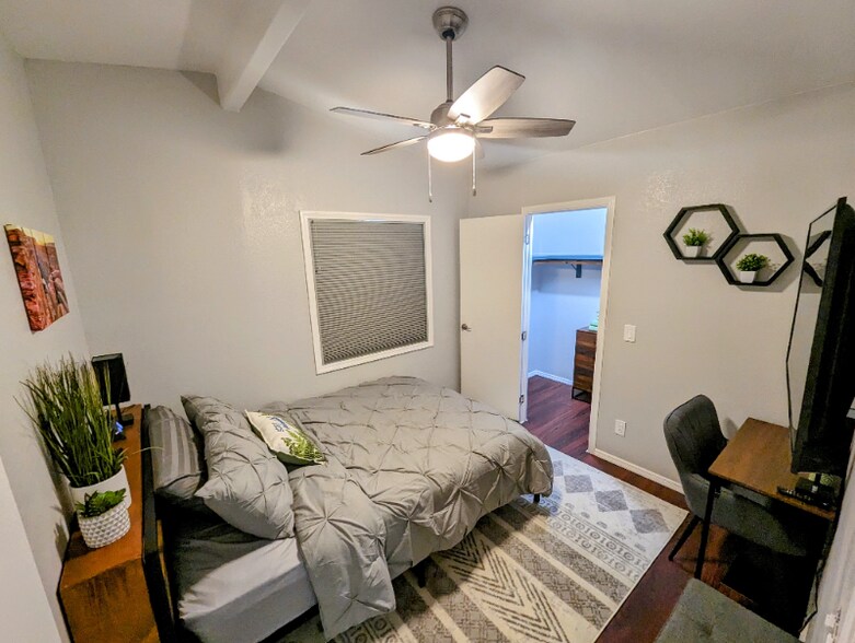 Building Photo - 120 E Camille Dr