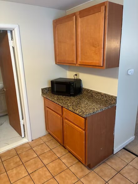 Building Photo - 807 W Madison St