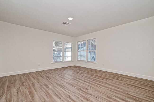 Building Photo - 5609 Denmark St