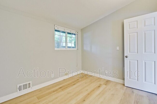 Building Photo - 18850 Newsom Ave