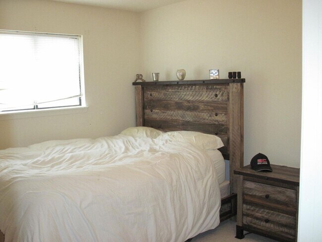 Building Photo - 3 BR, 2 BA, one car garage